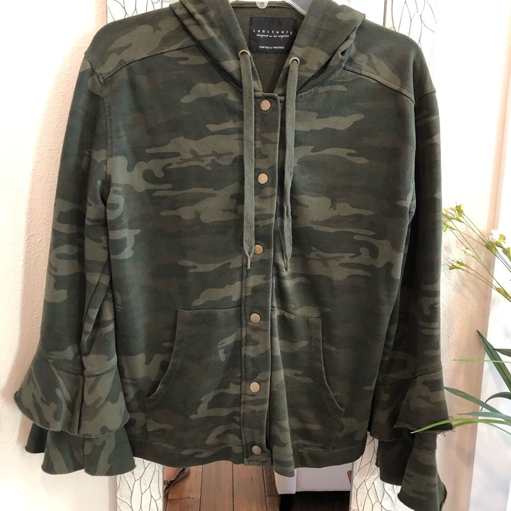 Sanctuary Camo Hoodie. Ruffle sleeves.
